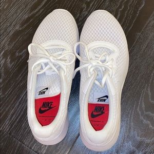 NIKE Tanjun Women’s running shoes